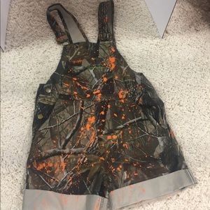 [Remington] camo overall shorts youth medium 8